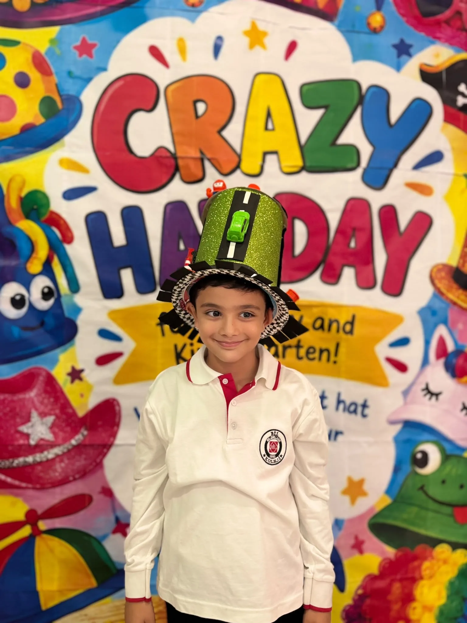 CRAZY HAT DAY! görseli 3