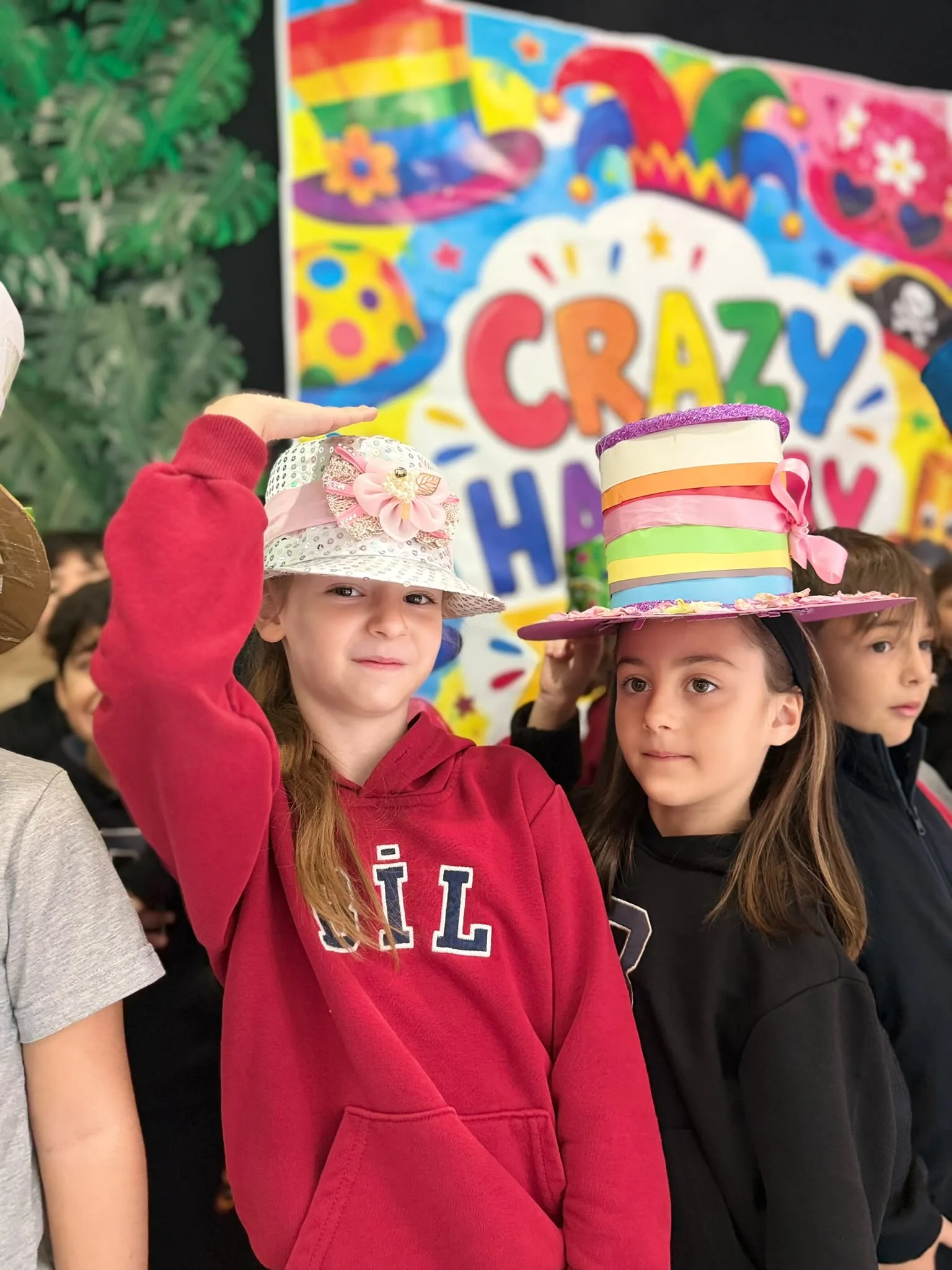 CRAZY HAT DAY! görseli 20