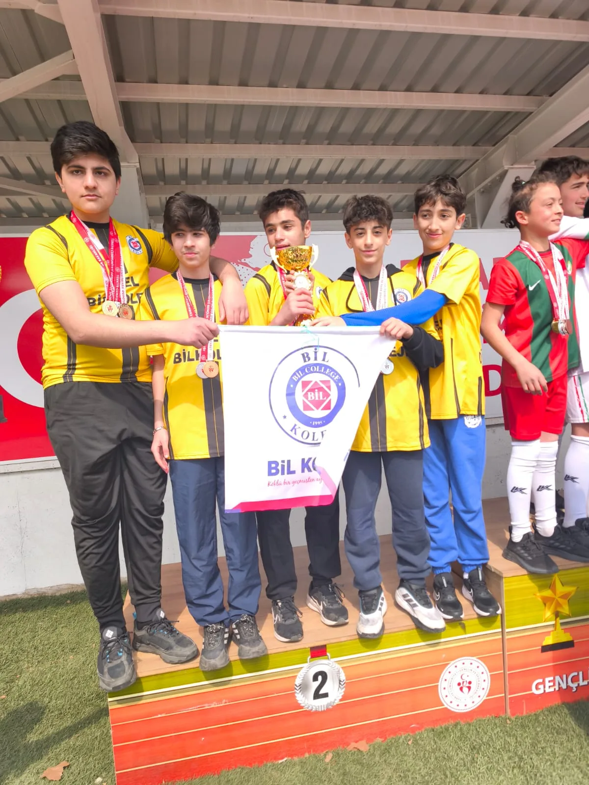 Atletizm Müsabakalarında Diyarbakır BİL Koleji Yıldız Erkek Takımımız İl 2’ncisi Olmuştur.