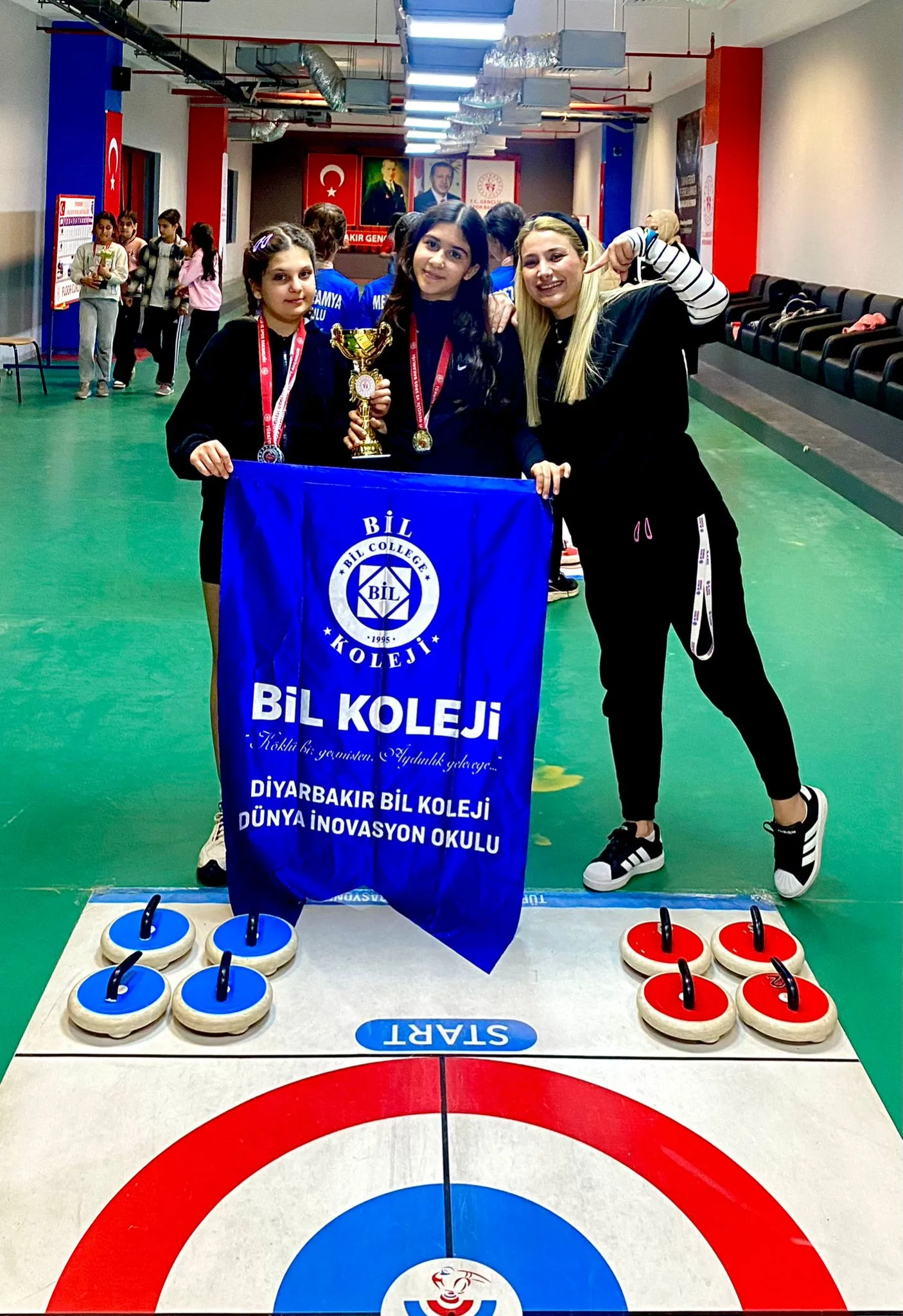 Floor Curling Müsabakalarında Diyarbakır BİL Koleji Küçük Kızlar Takımı İl 2’ncisi Olmuştur.