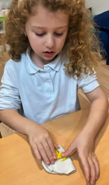 MİNİK ARKEOLOGLAR İŞ BAŞINDA görseli 3