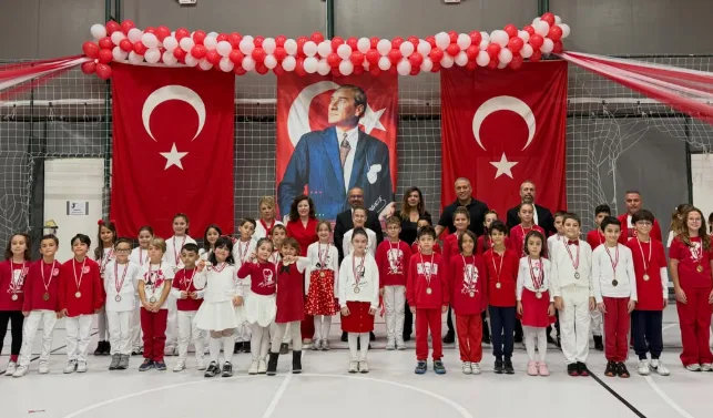 Cumhuriyet Koşusu ve Resim Yarışması Ödülleri Öğrencilerimize Takdim Edildi