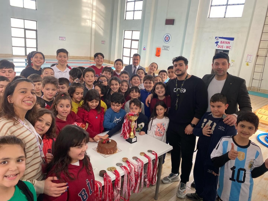 Küçükler ve Yıldızlar Kategorisinde Bir Çok Birincilik-İkincilik-Üçüncülük Madalyalarının Sahibi Olduk.