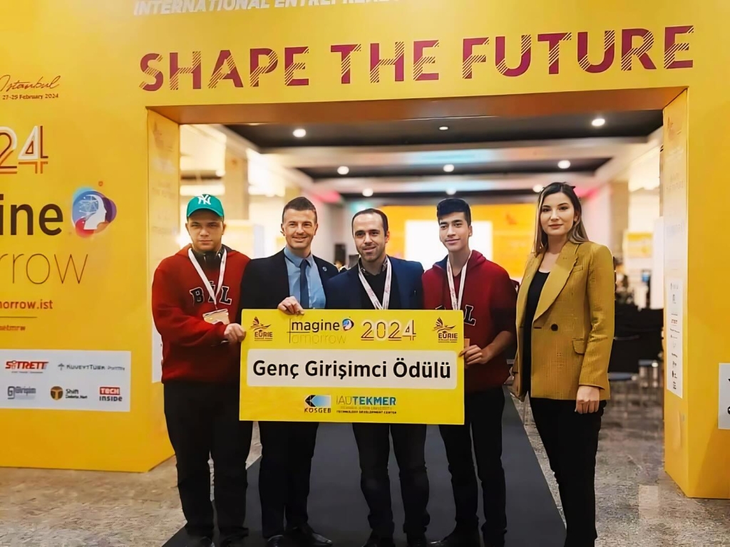 Kırşehir Bil Koleji Lise Robotik Takımı, Imagine for Tomorrow Yarışmasında Genç Girişimci Ödülünü Kazandı.