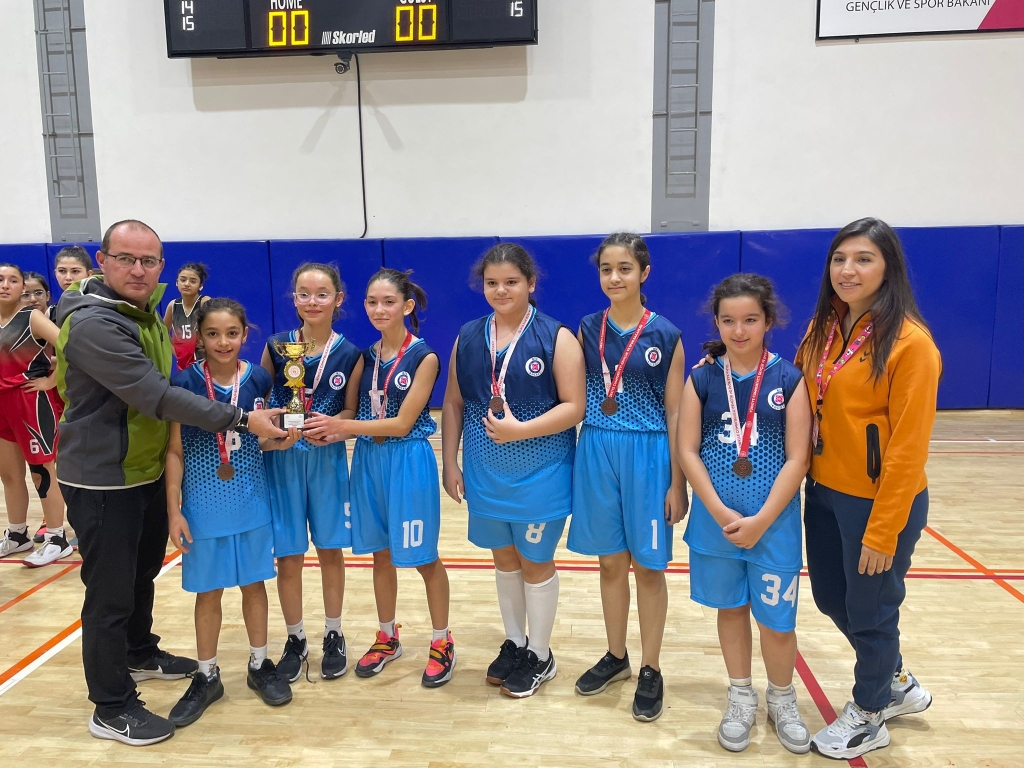 Kırşehir Bil Koleji Basketbol Yıldız Kızlar Takımımız İl 3. sü Olmuştur