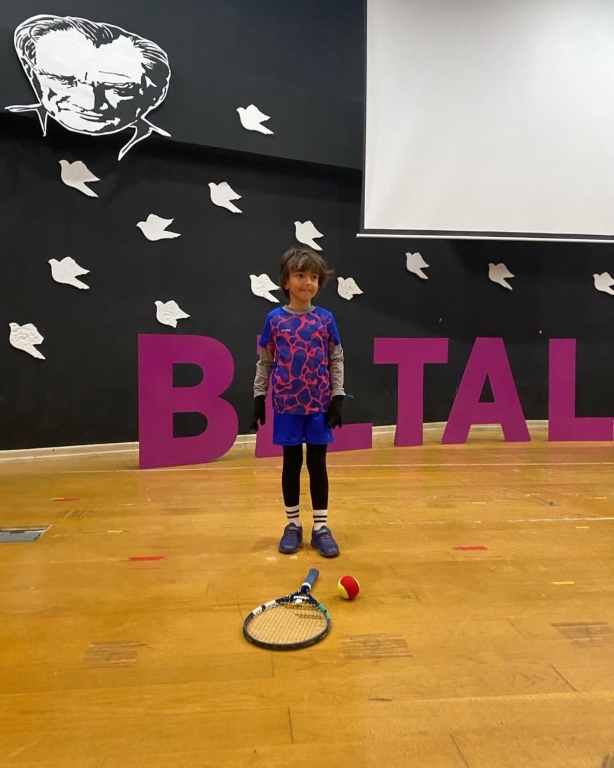 Bil Talks Etkinliğimizi Gerçekleştirdik! Öğrencilerimiz sanat, spor ve kültürel alanlardaki yeteneklerini sergileyerek bizlere ilham verdiler! Her biriyle gurur duyuyor, başarılarının devamını diliyoruz. Katılan tüm öğrencilerimize teşekkür ederiz! #BilTa