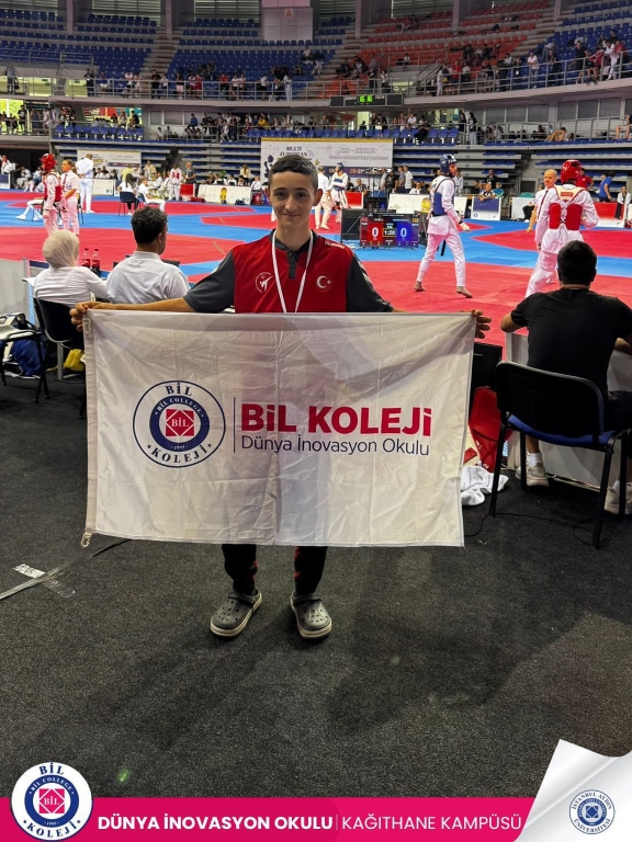 Anadolu Lisesi öğrencimiz Yiğit YUMAK “Multi European Games 2025 Sırbistan” Turnuvasına katılmıştır. Turnuvayı derece ile tamamlayan öğrencimizi, eğitmenlerini ve ailesini tebrik eder başarılarının devamını dileriz. BİL Kolejinde Başarı Bir Kültürdür. @ka