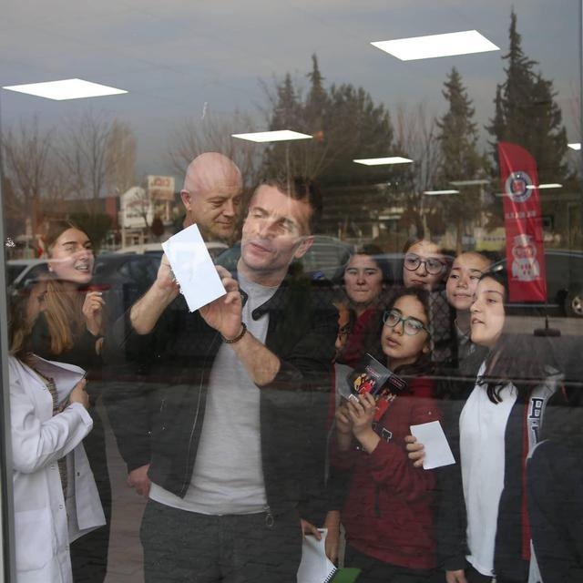 Ünlü oyuncular Aydın Bil Koleji öğrencileri ile buluştu görseli 6