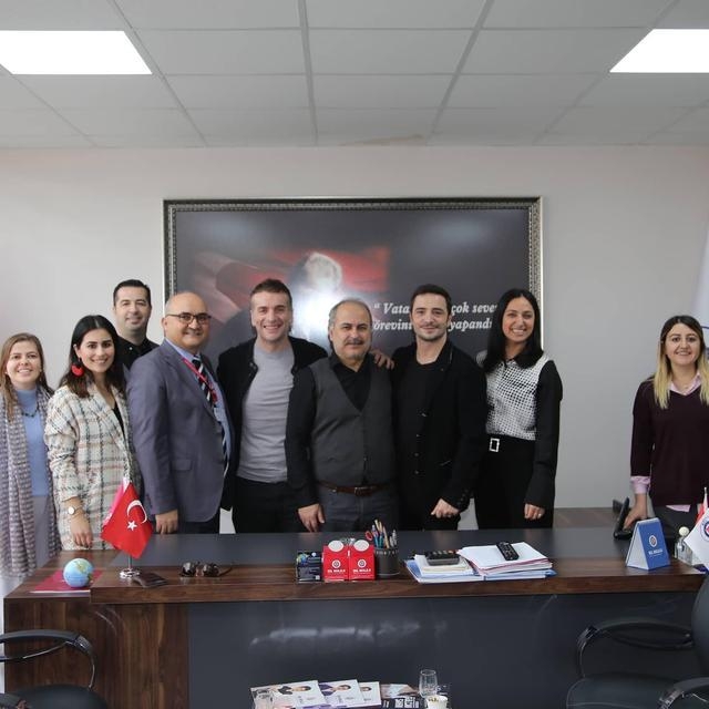 Ünlü oyuncular Aydın Bil Koleji öğrencileri ile buluştu görseli 7
