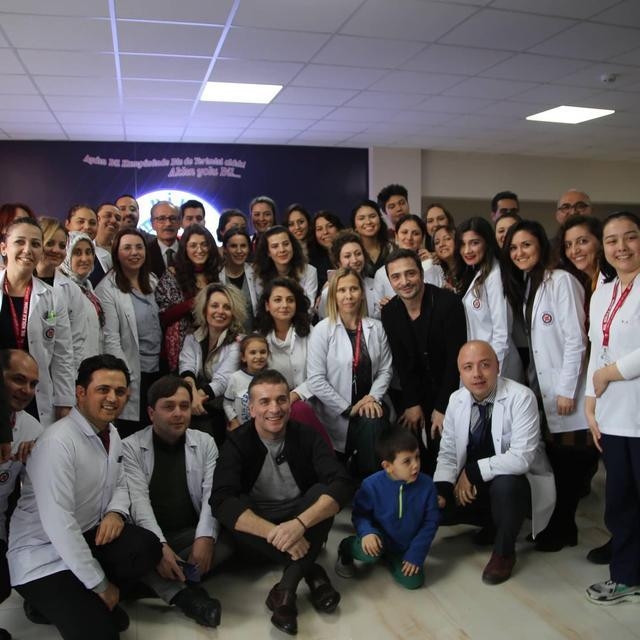 Ünlü oyuncular Aydın Bil Koleji öğrencileri ile buluştu görseli 8
