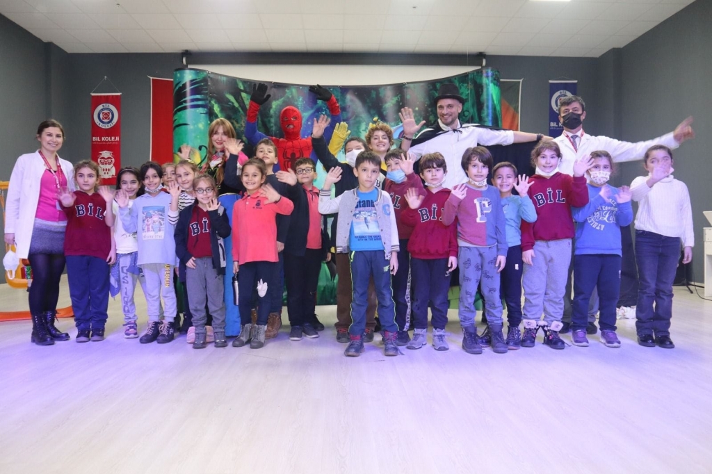Örümcek Adam İsimli Müzikli, Danslı, Eğlenceli ve Eğitici Tiyatro Etkinliği görseli 4