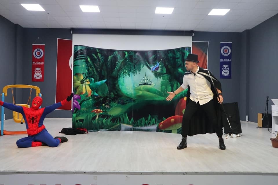 Örümcek Adam İsimli Müzikli, Danslı, Eğlenceli ve Eğitici Tiyatro Etkinliği görseli 8