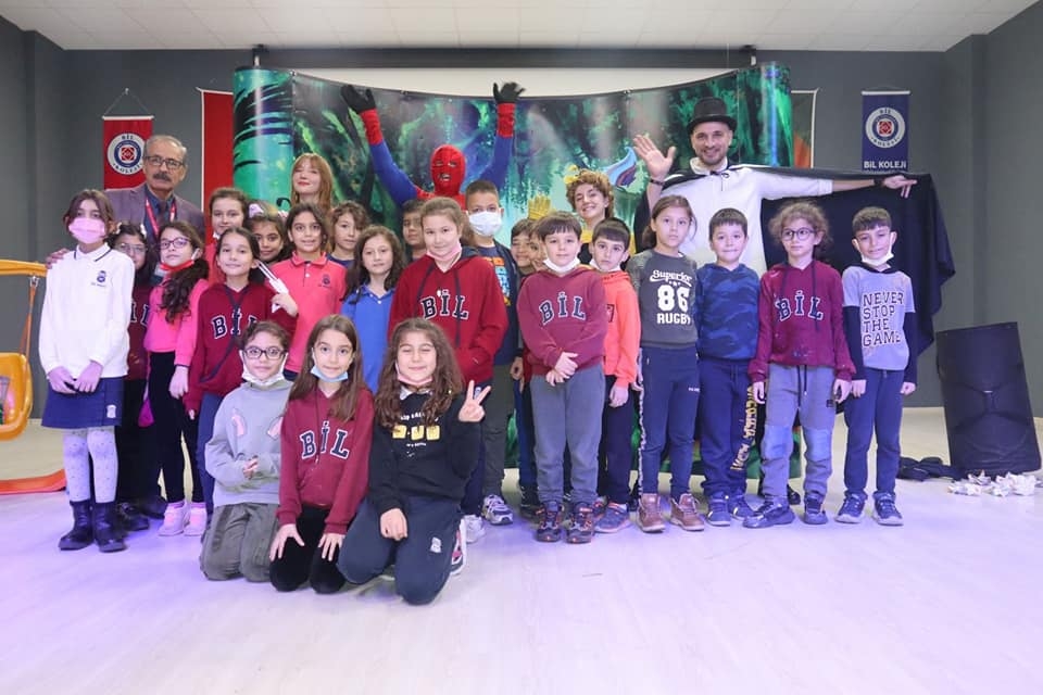 Örümcek Adam İsimli Müzikli, Danslı, Eğlenceli ve Eğitici Tiyatro Etkinliği görseli 9
