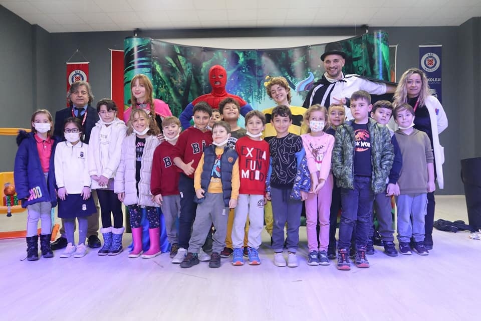 Örümcek Adam İsimli Müzikli, Danslı, Eğlenceli ve Eğitici Tiyatro Etkinliği görseli 10
