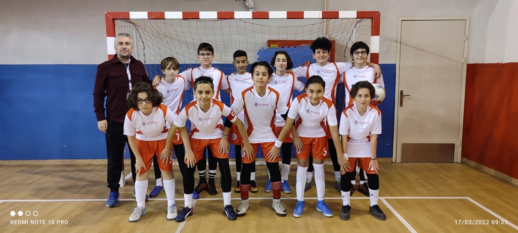 Bağcılar ilçesi Yıldızlar Futsal turnuvasında rakibimiz Aşık Şenlik Ortaokulunu 3-2 yenerek yari finale yukseldi. görseli 2