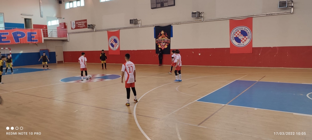 Bağcılar ilçesi Yıldızlar Futsal turnuvasında rakibimiz Aşık Şenlik Ortaokulunu 3-2 yenerek yari finale yukseldi. görseli 3
