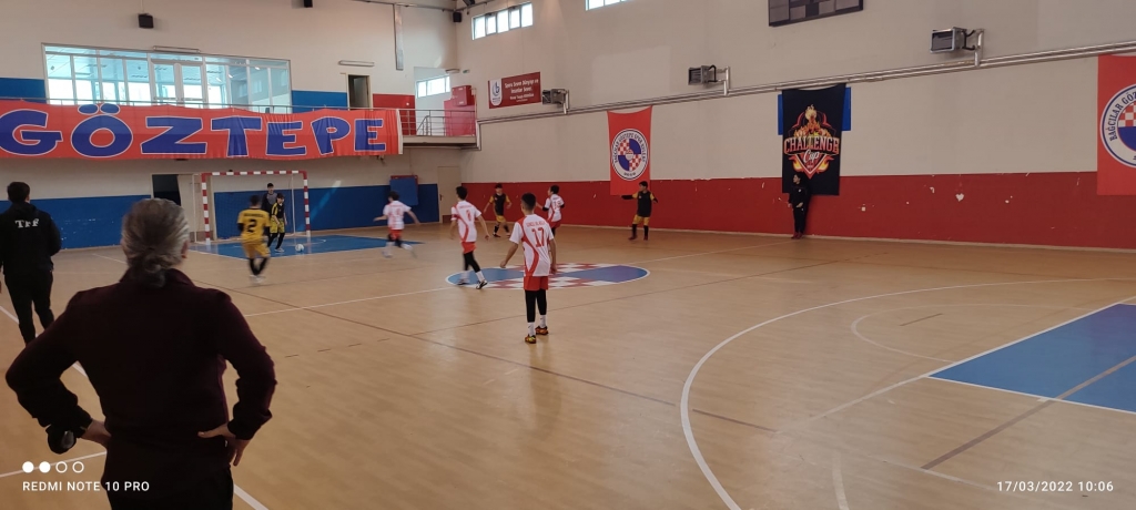 Bağcılar ilçesi Yıldızlar Futsal turnuvasında rakibimiz Aşık Şenlik Ortaokulunu 3-2 yenerek yari finale yukseldi. görseli 5