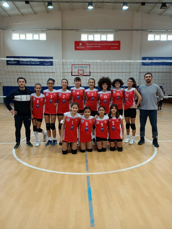 KIZ VOLEYBOL OKUL TAKIMIMIZ