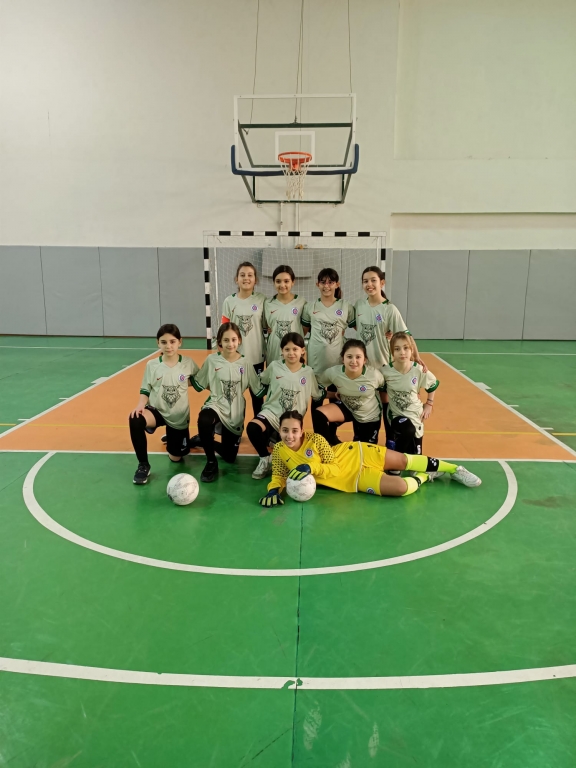 KIZ FUTSAL KÜÇÜKLER OKUL TAKIMIMIZ