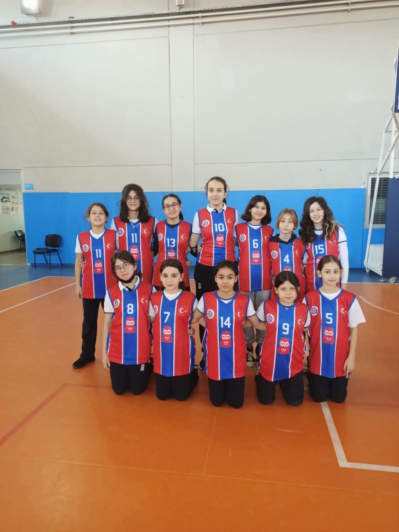 KÜÇÜK KIZ MENDİL KAPMACA TAKIMIMIZ