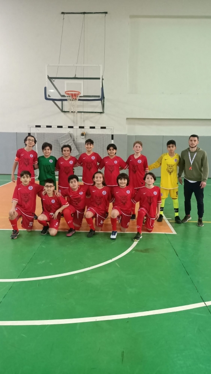 KÜÇÜK ERKEKLER FUTSAL OKUL TAKIMIMIZ