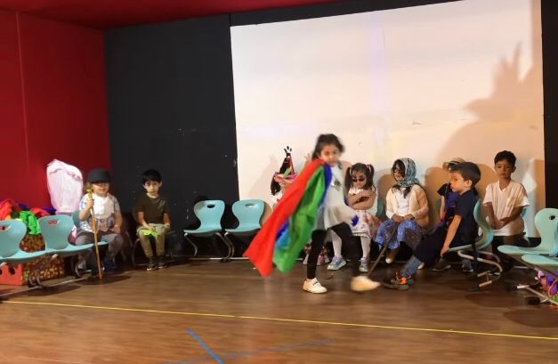 ANASINIFI ÖĞRENCİLERİ TİYATRO GÖSTERİSİ görseli 5