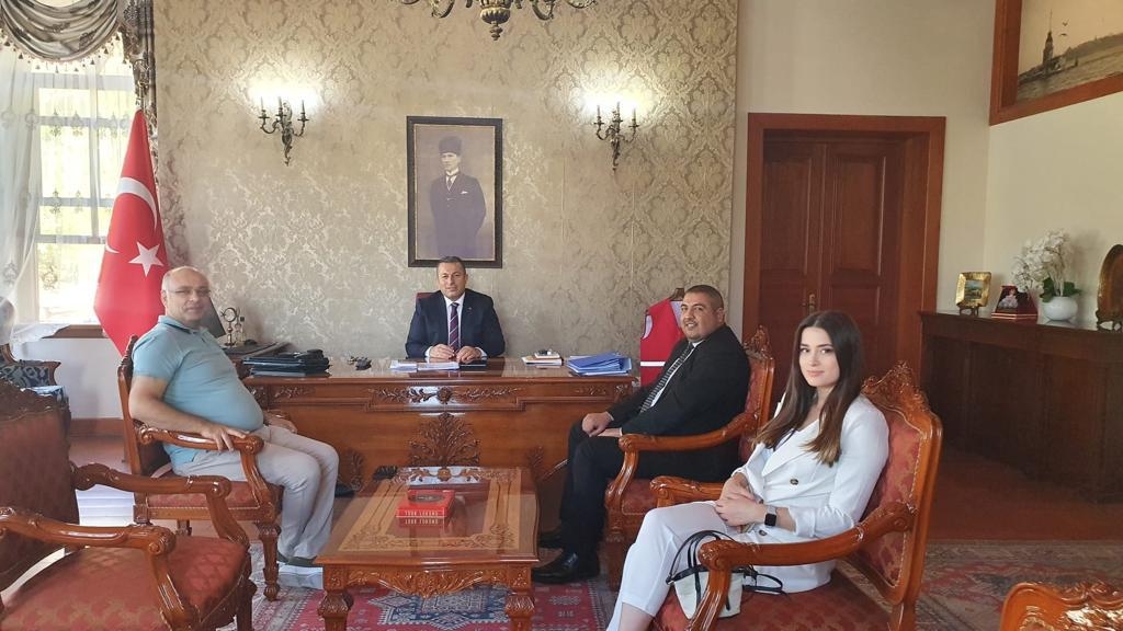 Okul Müdürümüz Caner KAYA, Kağıthane İlçe Kaymakamı Sn. Tahir ŞAHİN ve Kağıthane İlçe Milli Eğitim Müdürü Sn Ufuk DİLEKÇİ'yi makamlarında ziyaret etti. görseli 2