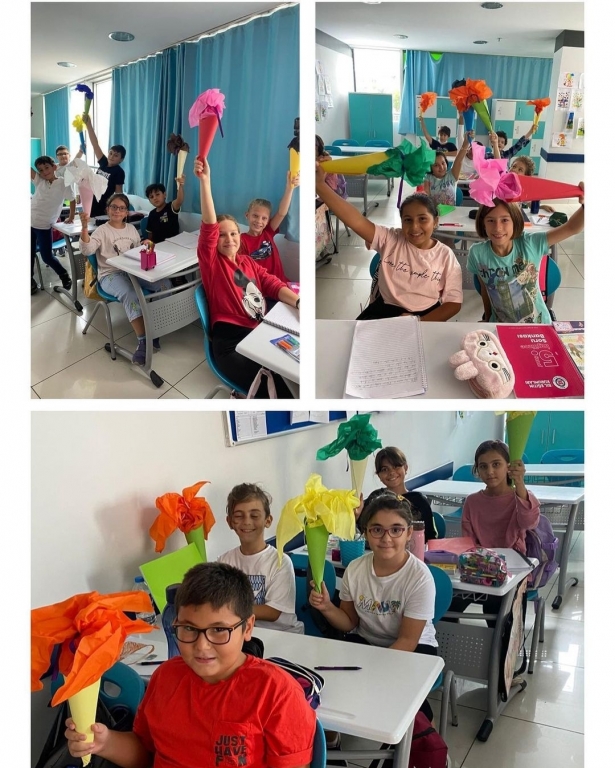 'Schultüte'lerimizi, dağıttık, okulumuza tekrar hoş geldik!