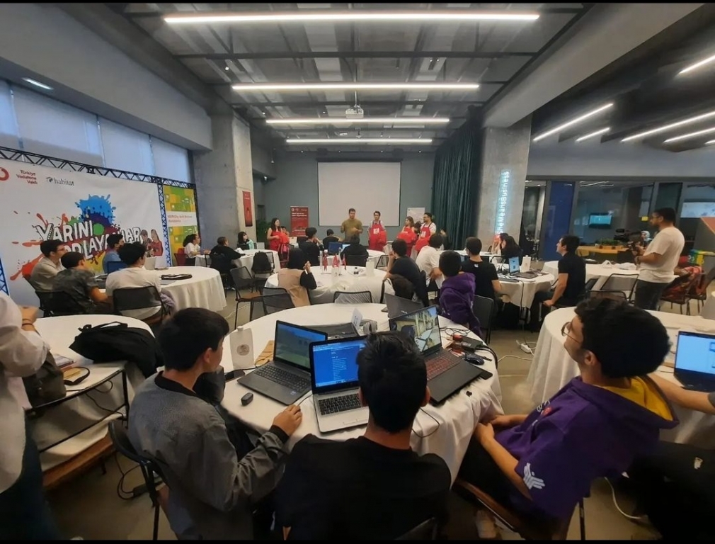 Best4City Akıllı Şehirler Hackathonu 1.gün görseli 2