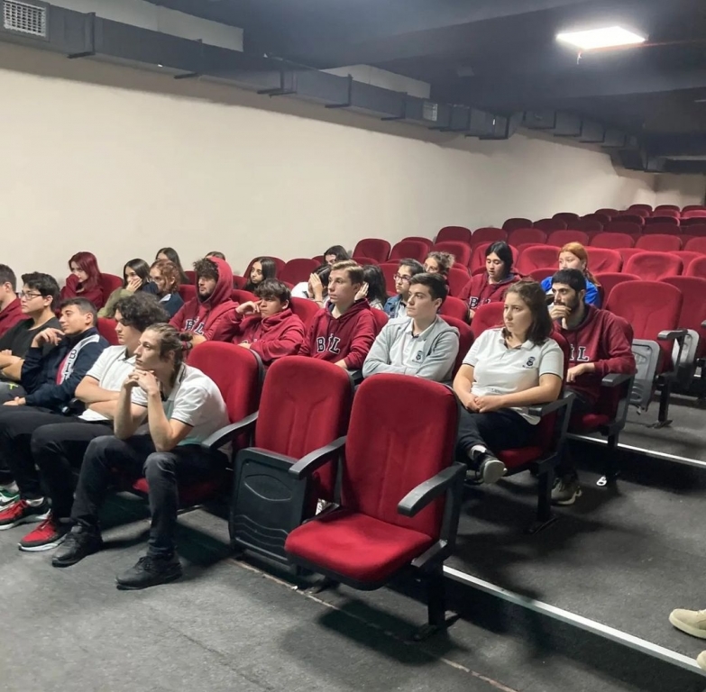 Rehberlik Öğretmenimizin YKS Sunumu görseli 2