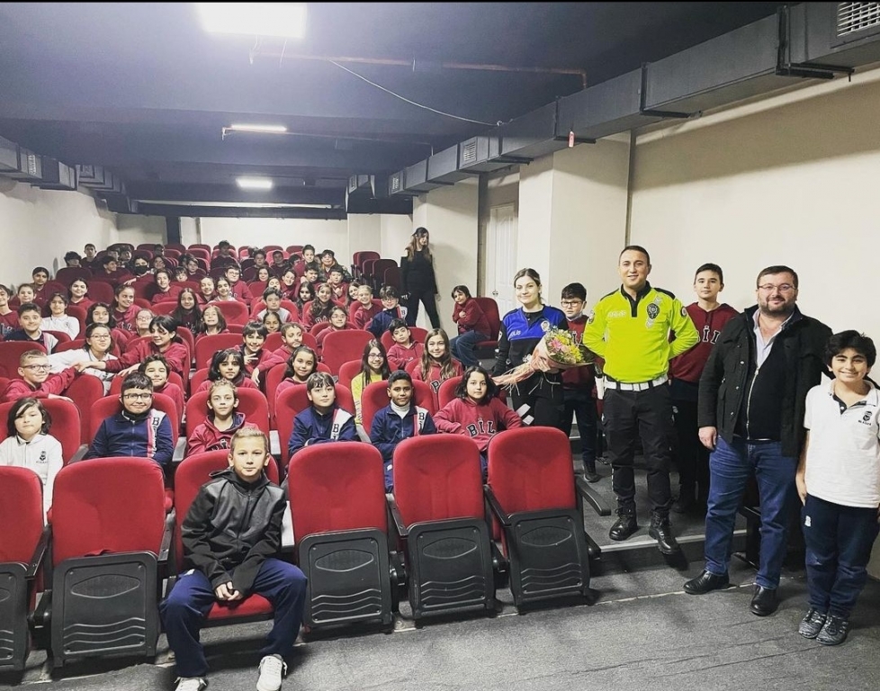 Avcılar Toplum Destekli Polislik Şube Müdürlüğü Tarafından Trafikte Uyulması Gereken Kurallar