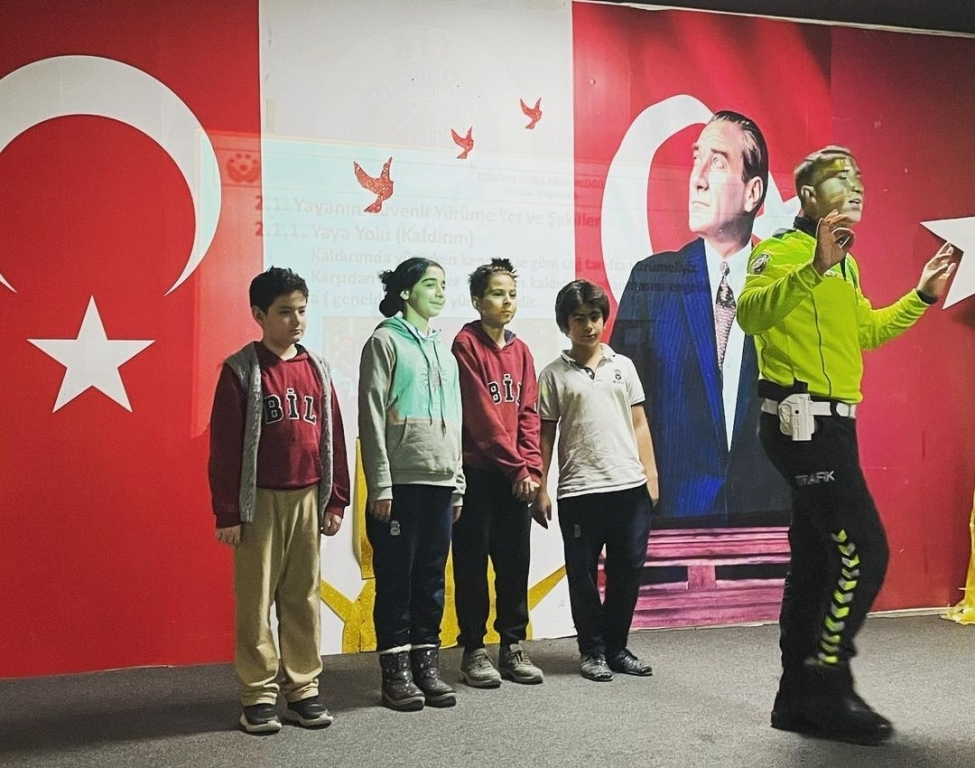 Avcılar Toplum Destekli Polislik Şube Müdürlüğü Tarafından Trafikte Uyulması Gereken Kurallar görseli 4