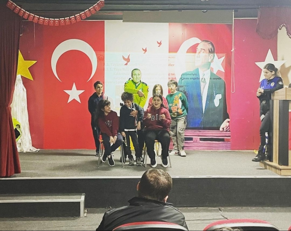 Avcılar Toplum Destekli Polislik Şube Müdürlüğü Tarafından Trafikte Uyulması Gereken Kurallar görseli 7
