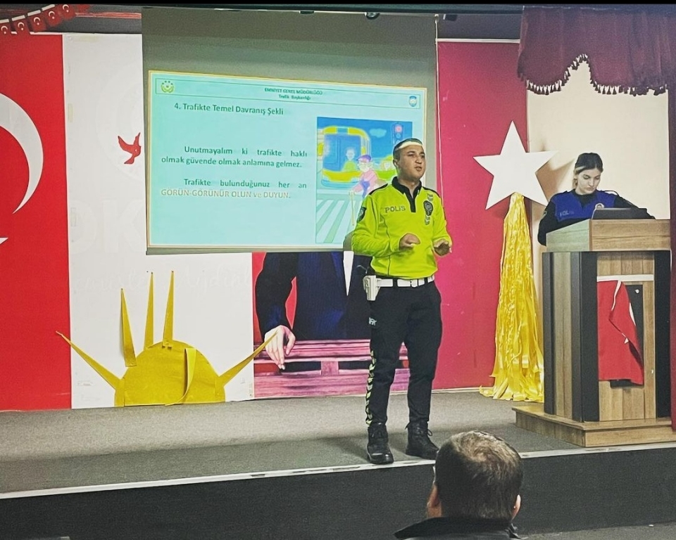 Avcılar Toplum Destekli Polislik Şube Müdürlüğü Tarafından Trafikte Uyulması Gereken Kurallar görseli 8