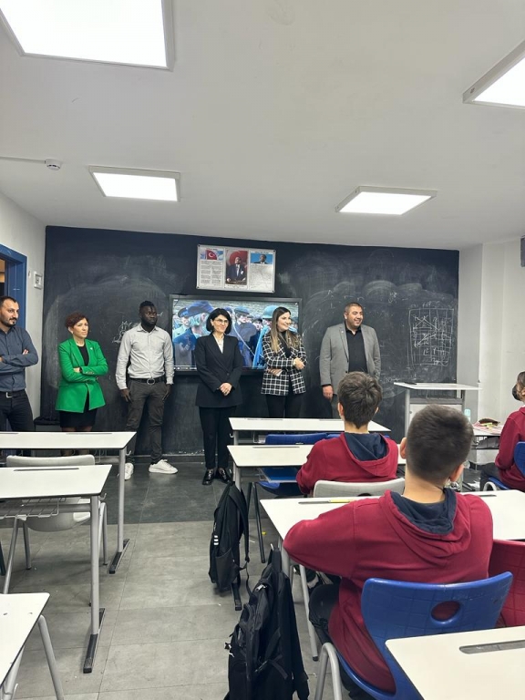 BİL Eğitim Kurumları Genel Müdürü Sn. Elif PEHLEVAN ile Azerbeycan Dünya Koleji Genel Müdürü Sn. Nazperi BAYRAMOVA'nın Kampüsümüze Ziyareti. görseli 2