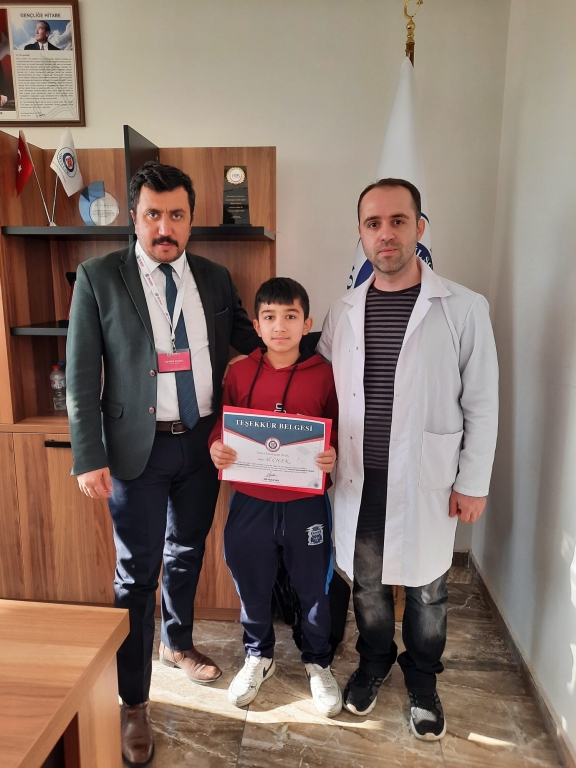 Öğrencimiz Ali Çiçek' e Teşekkür Belgemizi sunduk. görseli 2