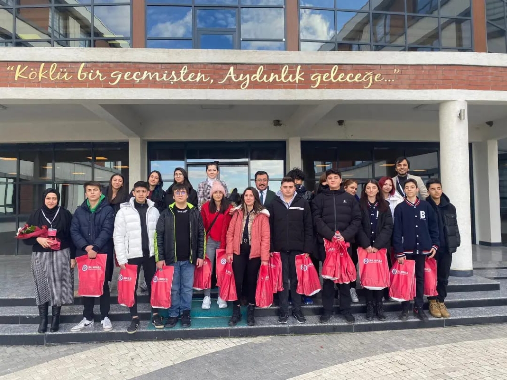 Gençlerimiz Mucur Hayrettin Ekim Huzurevi'ni ziyaret ettiler.