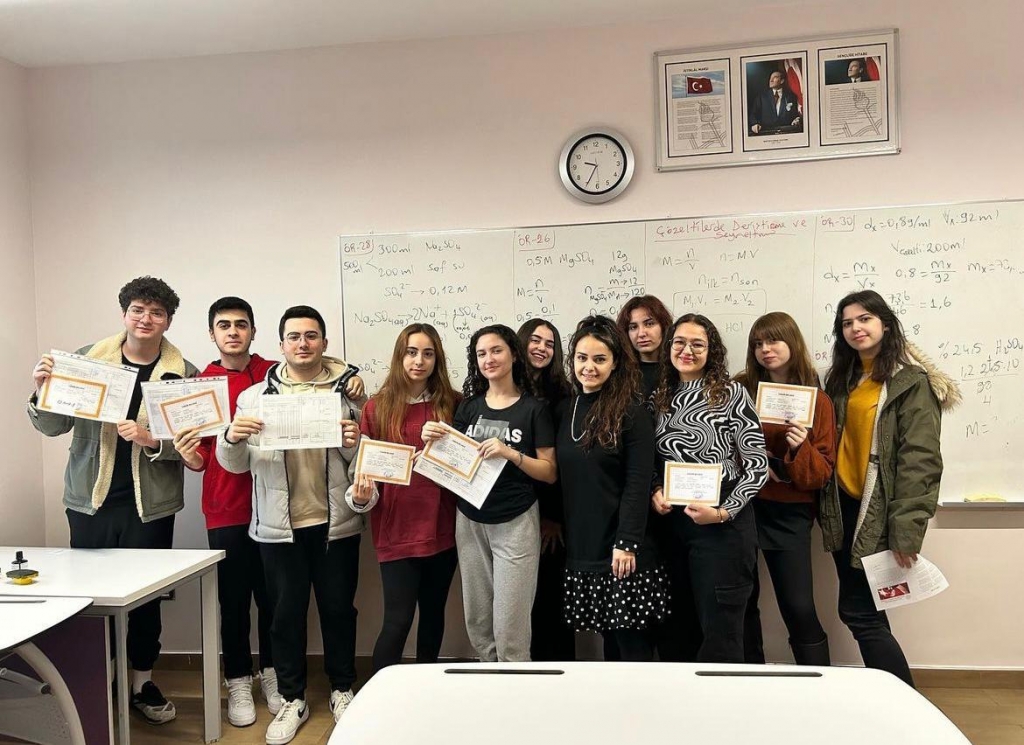 BİL KOLEJİ'NDE KARNE GÜNÜ!