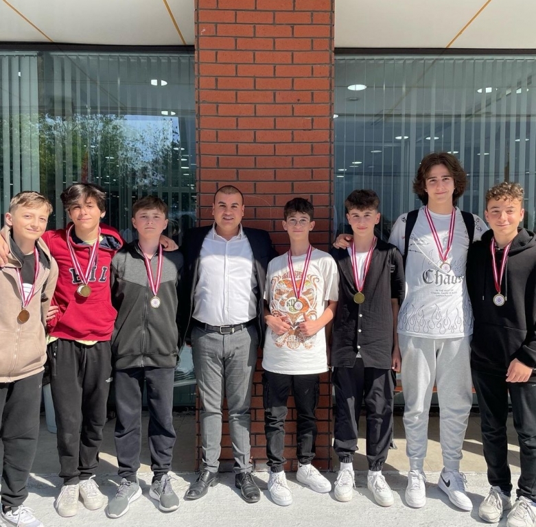Ödül Törenimiz(Voleybol, Futbol ve Robotik Yarışmaları) görseli 3