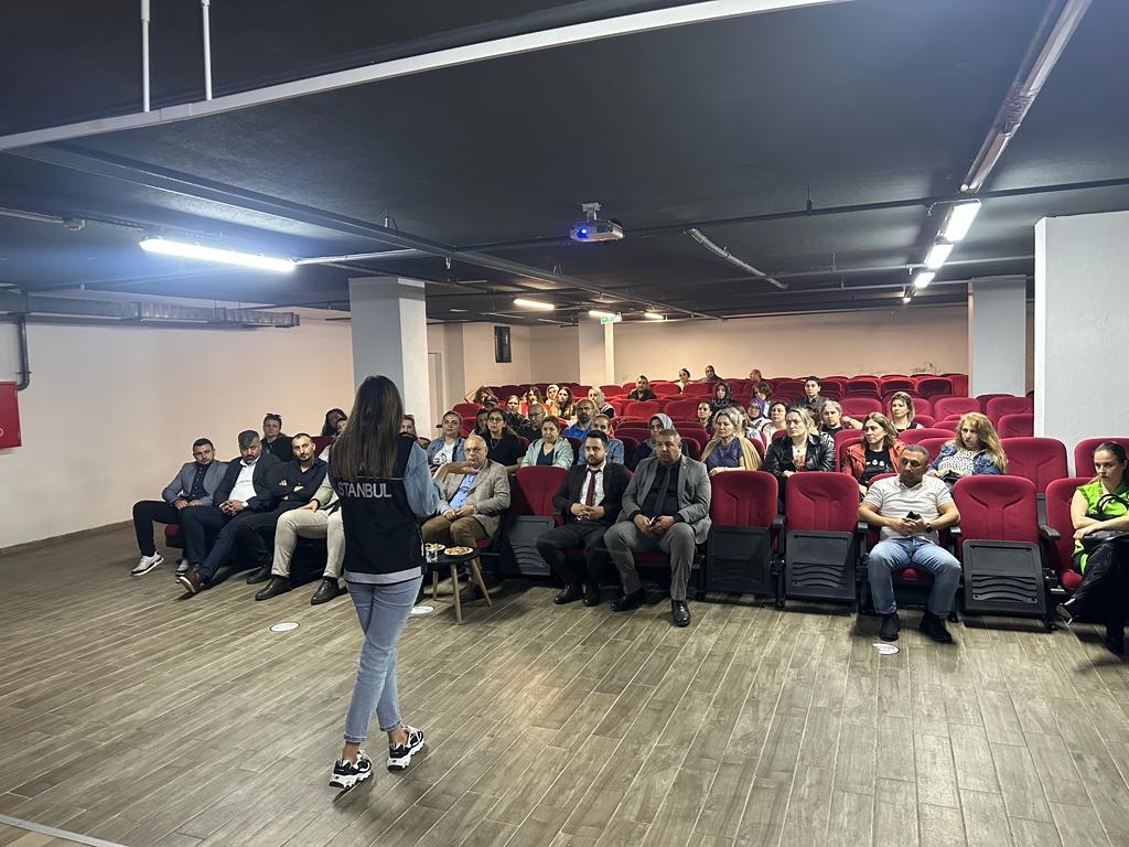 Okulumuzda Komser Sema ÇAVUŞOĞLU tarafından "En İyi Narkotik Polisi Anne" semineri gerçekleştirildi. görseli 3