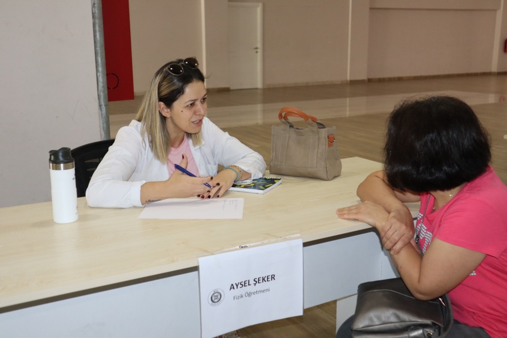 Aydın Bil Koleji 9. Sınıf VE 12. Sınıf öğrencilerimizin Veli toplantıları bugün okulumuzda gerçekleştirildi. görseli 10
