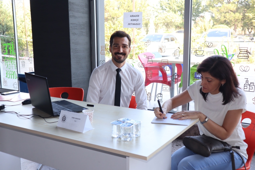 Ortaokul 8. Sınıf öğrencilerimizin "İlk Ay Değerlendirme Görüşmeleri" bugün velilerimizin katılımıyla gerçekleştirildi. görseli 4