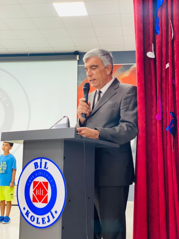 Yaz tatilinde okuma çalışmalarını en güzel şekilde yerine getiren 2a sınıfı öğrencilerimiz bu gururu düzenlenen madalya ve kupa töreniyle taçlandırdılar. görseli 5