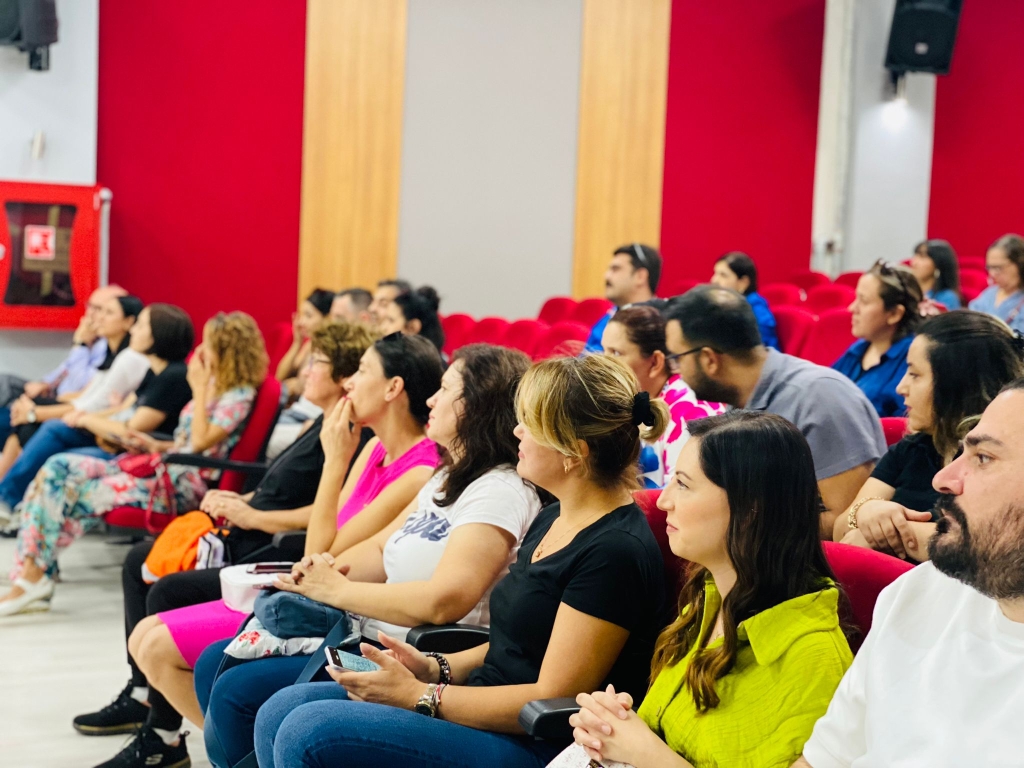 Yaz tatilinde okuma çalışmalarını en güzel şekilde yerine getiren 2a sınıfı öğrencilerimiz bu gururu düzenlenen madalya ve kupa töreniyle taçlandırdılar. görseli 8