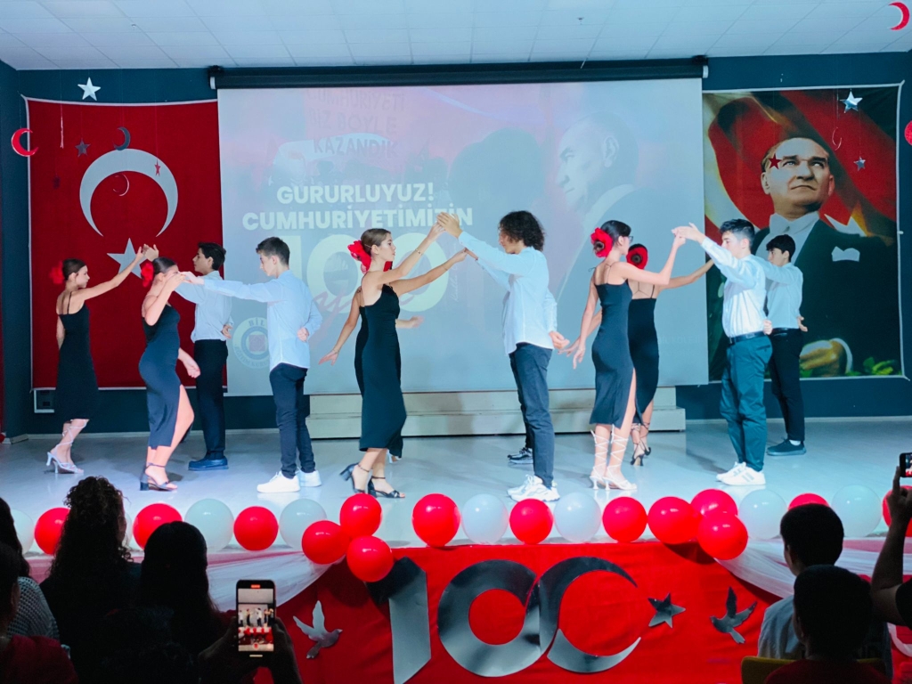 Cumhuriyetimizin 100. Yılı Aydın Bil Kolejinde Görkemli Bir Şekilde Kutlandı. görseli 16