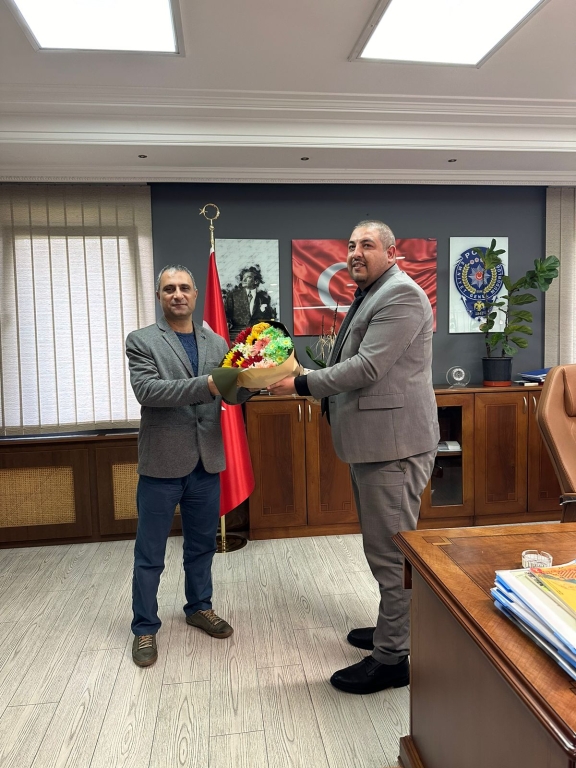 Sn. Okul Müdürümüz Caner KAYA, Kağıthane İlçe Emniyet Müdürümüz Sn. Mesut ASLAN'ı makamında ziyaret etti. görseli 3
