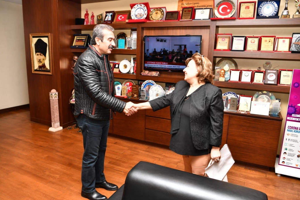Çukurova Beld. Bşk. Soner ÇETİN'le Belediye personeli ve personel yakınlarına %50+%10 Burslu okuma imkanı görseli 4