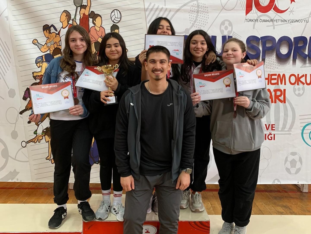 Badminton Yıldız Kızlar takımımız İlimizde 4. olmuştur.