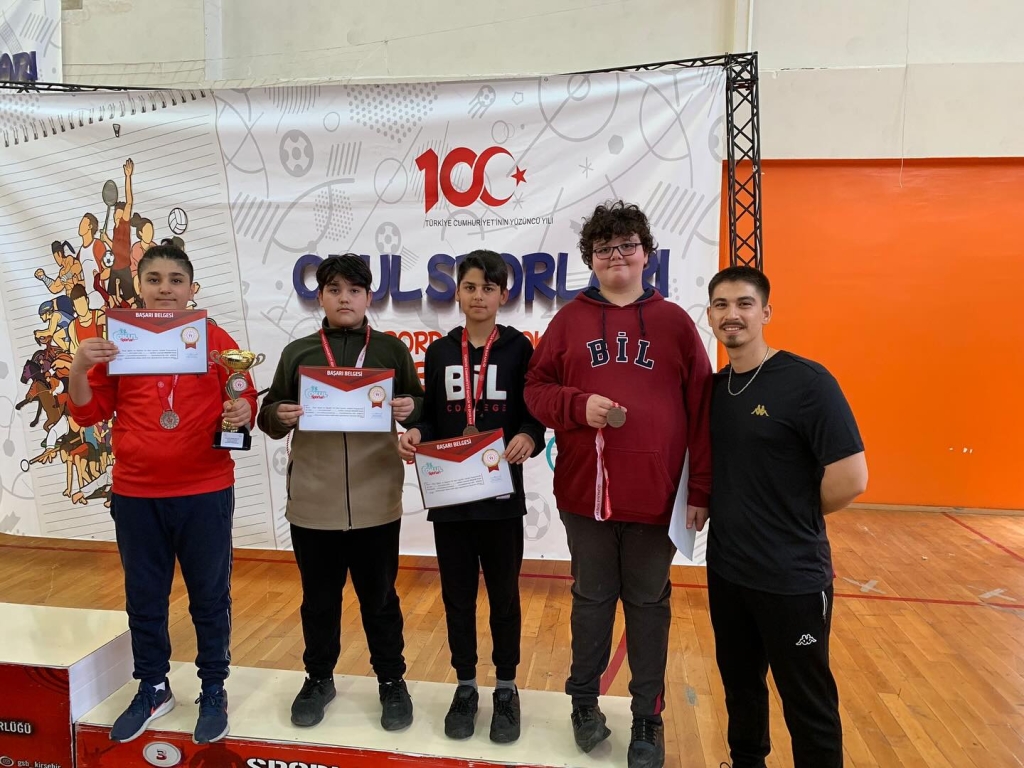 Badminton Yıldız Erkekler takımımız İlimizde 4. olmuştur.