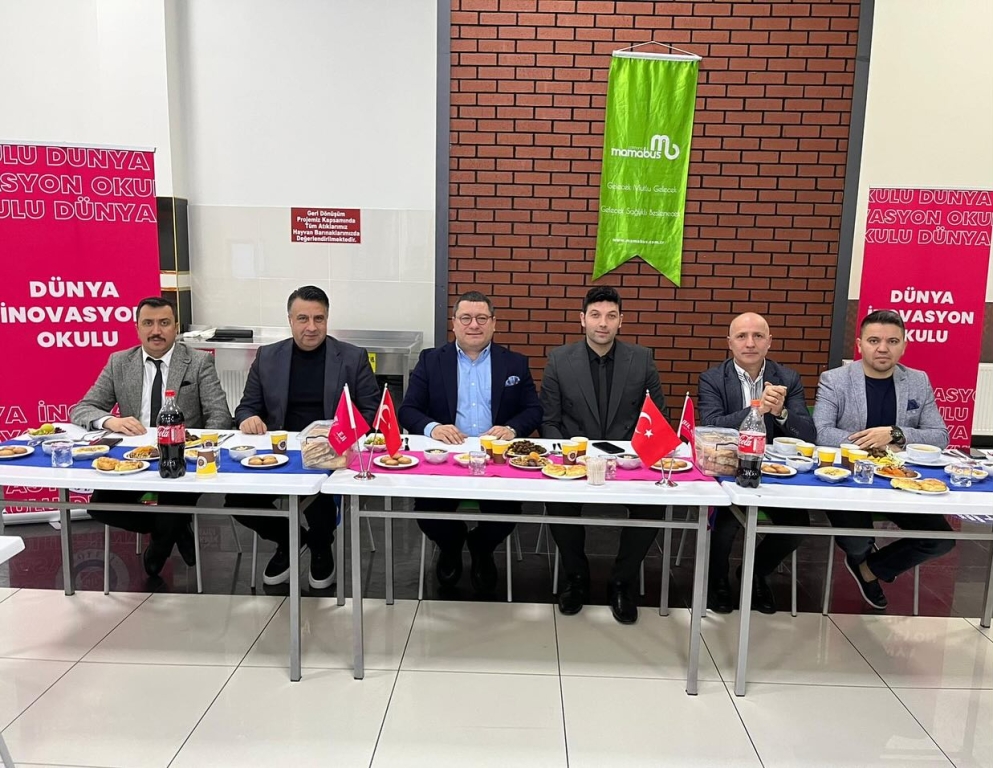 Kurul Başkanımız Eğitim Girişimcisi Sayın Ümit Kalko’nun teşrifleri ve Kırşehir Bil Koleji Kampüsümüzde görev yapan tüm yönetici, öğretmen ve personelimizin katılımı ile iftar programımızı gerçekleştirdik.